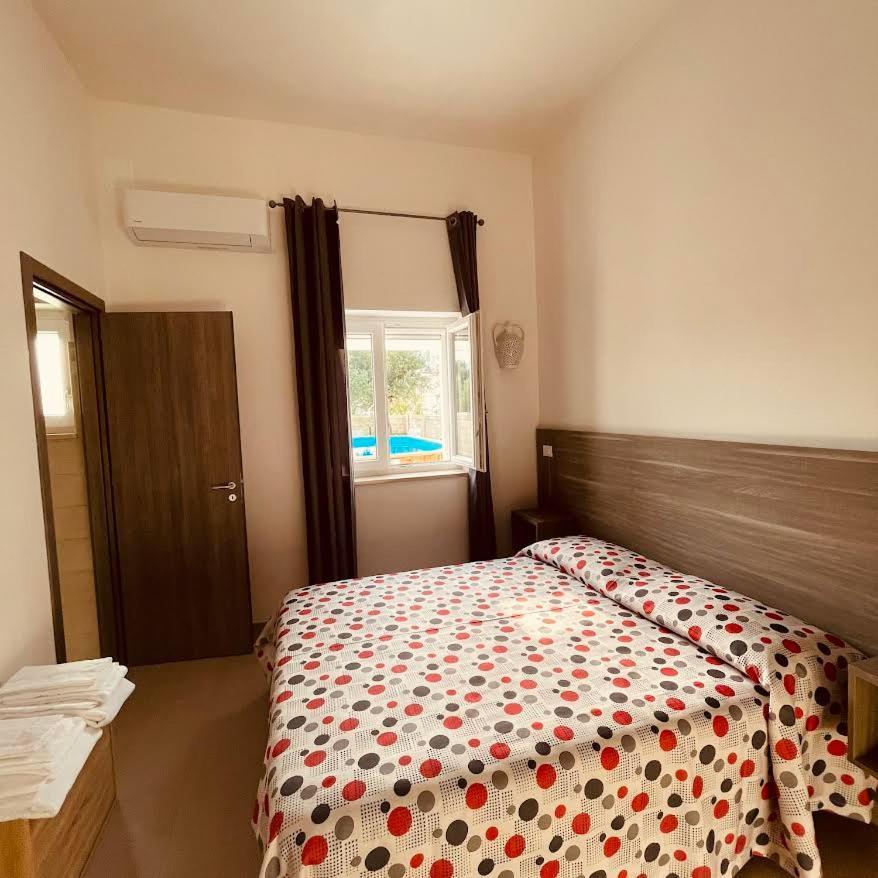 U Ceccenate Bed and Breakfast Montalbano  Eksteriør billede